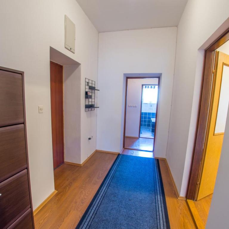 Central train station apartment - One-Bedroom Apartment - 25