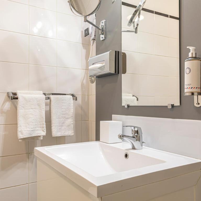 Splendid Hôtel - Habitación Triple Estándar - 12