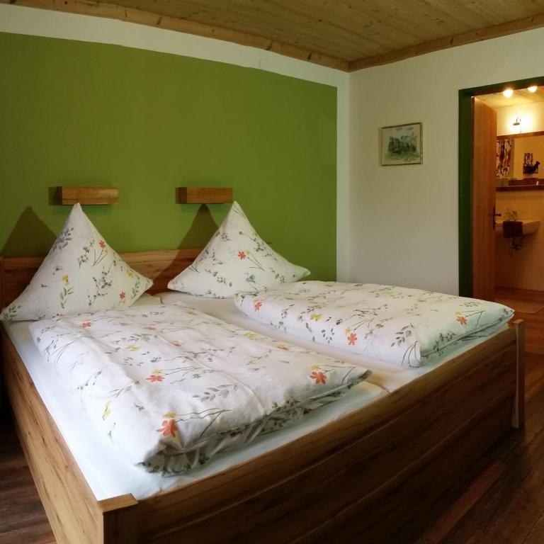 Pension Staufenhof - Doppelzimmer mit Balkon - 1