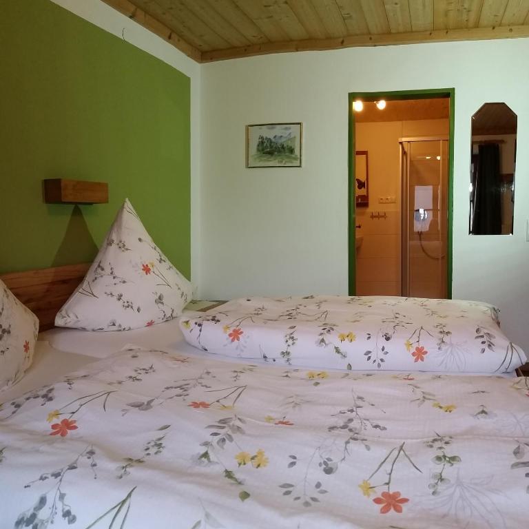 Pension Staufenhof - Doppelzimmer mit Balkon - 5