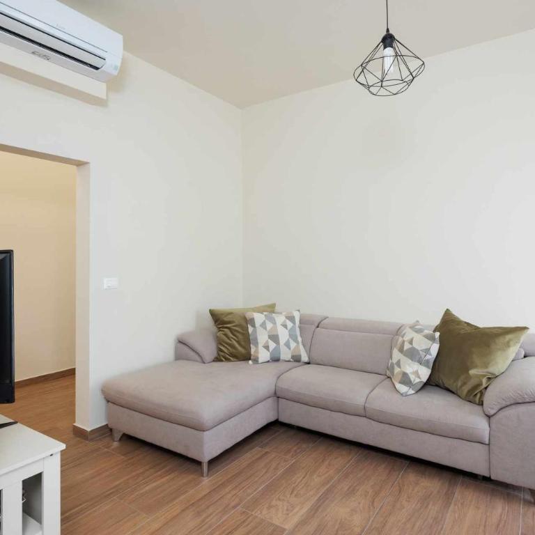 Ci Vuole Leggerezza Apartment Free Parking - Appartamento con 2 Camere da Letto - 2
