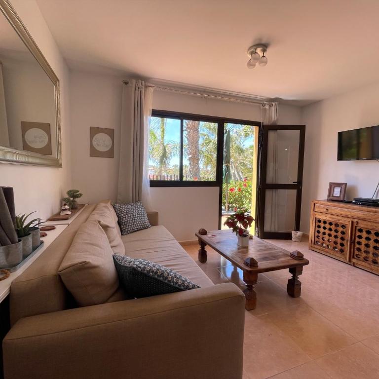 MY PRETTY HOME - Lovely and spacious surrounded by tropical gardens - private covered and uncovered terrace - pool - parking - FREE FIBRE OPTIC INTERNET - Apartamento con vistas a la piscina - 14