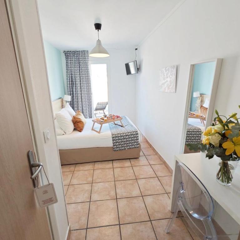 HOTEL DES CALANQUES Port de Cassis - Chambre Double avec Terrasse - 11