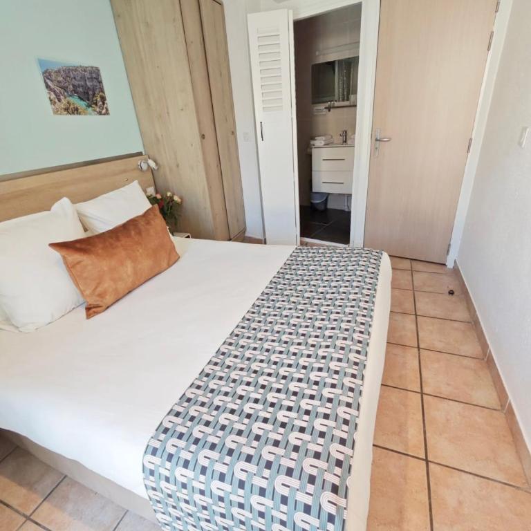 HOTEL DES CALANQUES Port de Cassis - Chambre Double - Vue sur Jardin - 4