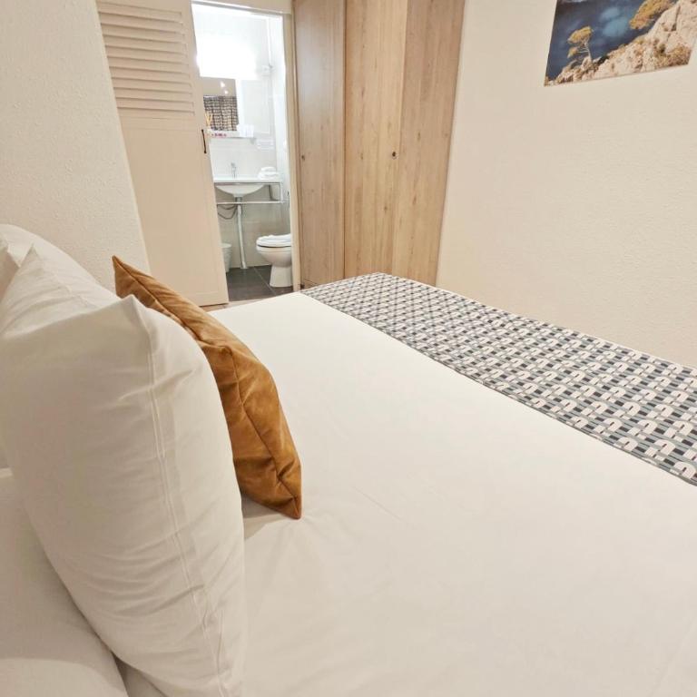 HOTEL DES CALANQUES Port de Cassis - Chambre Double ou Lits Jumeaux Standard sans balcon ni fenêtre - 3
