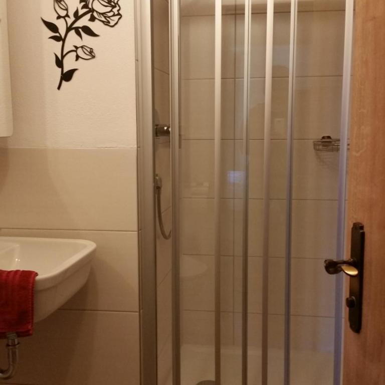 Pension Staufenhof - Doppelzimmer mit Balkon - 5