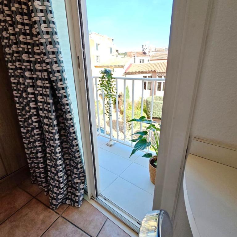 HOTEL DES CALANQUES Port de Cassis - Chambre Double avec Balcon - 1