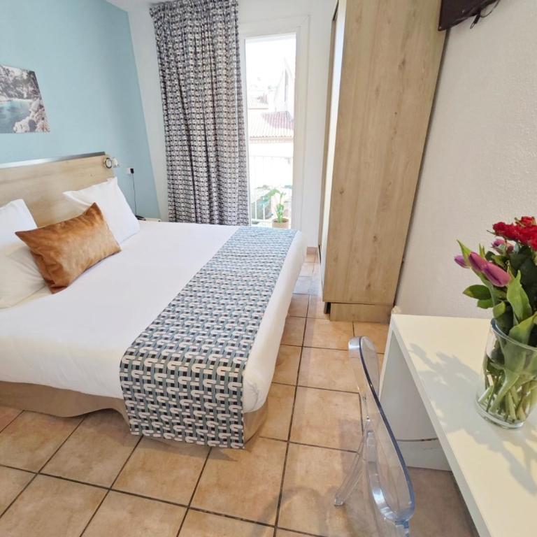 HOTEL DES CALANQUES Port de Cassis - Chambre Lits Jumeaux - 10
