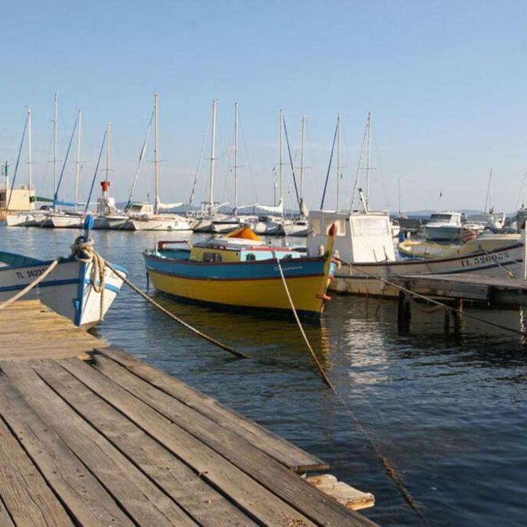 110 M2 de terras vue mer, pieds dans l eau pour 6 pers maxi avec clim et wifi fibre avec 390 places de PARKING GRATUITES à proximité - Appartement 2 Chambres - 39