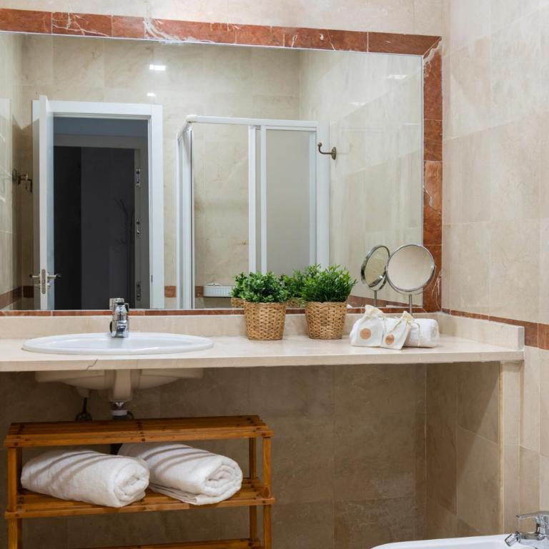 Leones Home, parking y vistas al río - Two-Bedroom Apartment - 16