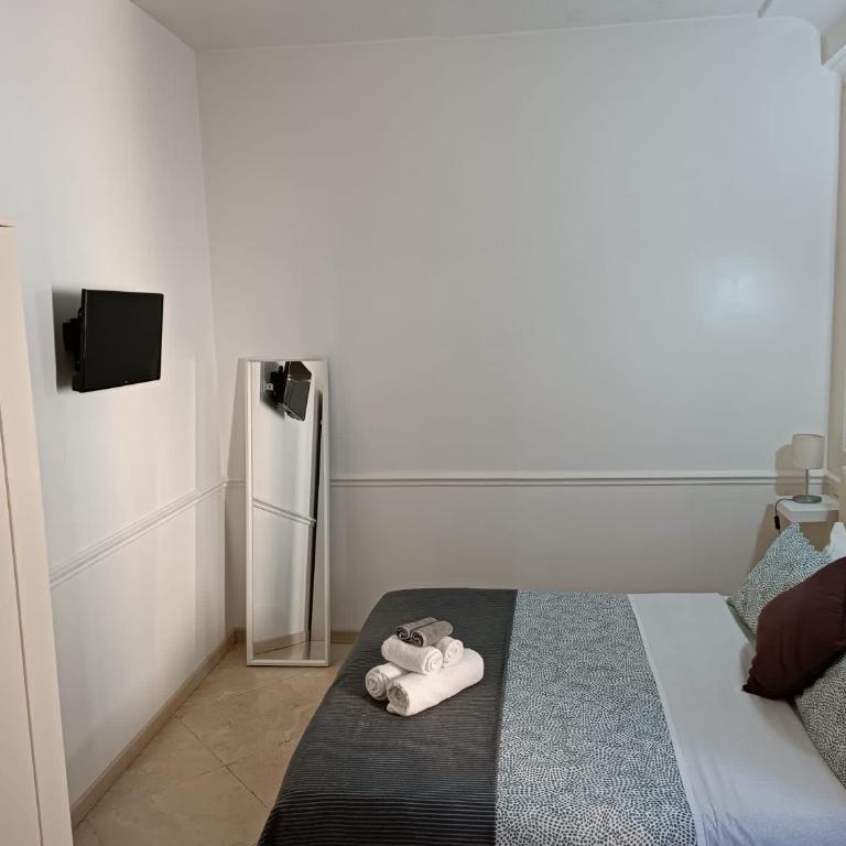Navona Private Rooms bnb - Camera Tripla con Bagno Privato Esterno - 3