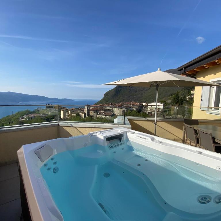Residence La Villa Tignale - Suite Deluxe con Vasca Idromassaggio - 1