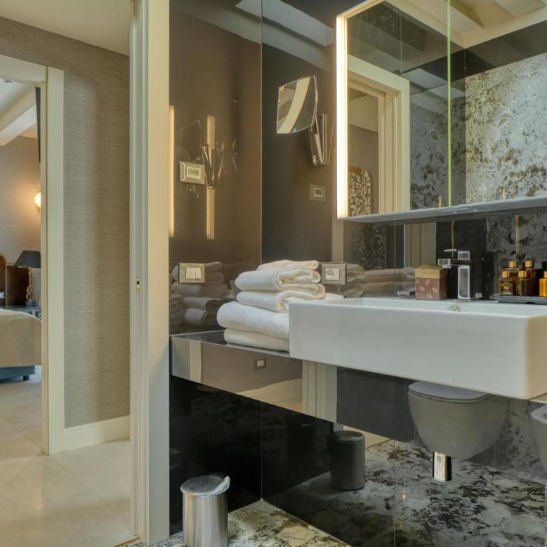 Palazzo della Scala Hotel - Luxury Suites & Spa - Suite with Turkish Bath and Balcony - 10