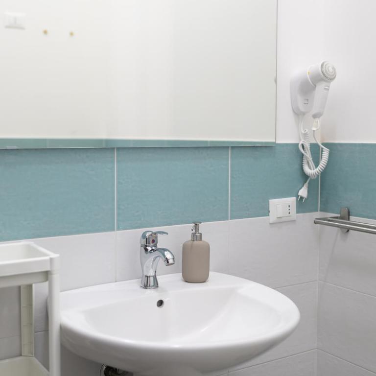 Cortile dei Giusti - Combo Guesthouse - Bed in 4-Bed Mixed Dormitory Room - 9