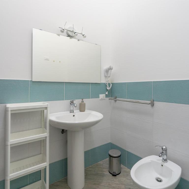 Cortile dei Giusti - Combo Guesthouse - Bed in 4-Bed Mixed Dormitory Room - 11