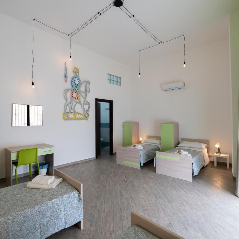 Cortile dei Giusti - Combo Guesthouse - Bed in 4-Bed Mixed Dormitory Room - 1