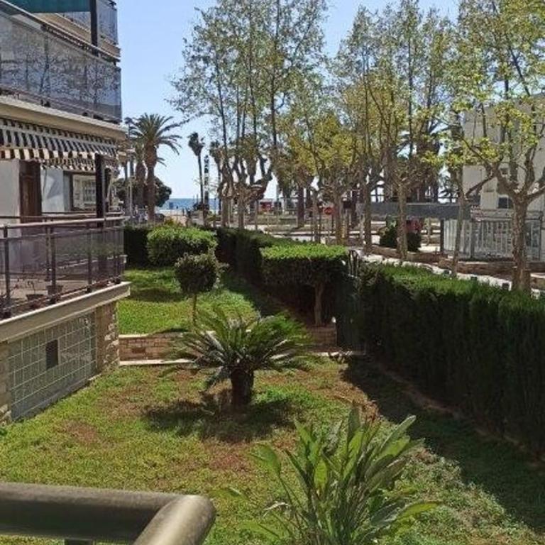 Apartamento en 1ª linea de Mar en SALOU - Three-Bedroom Apartment - 16