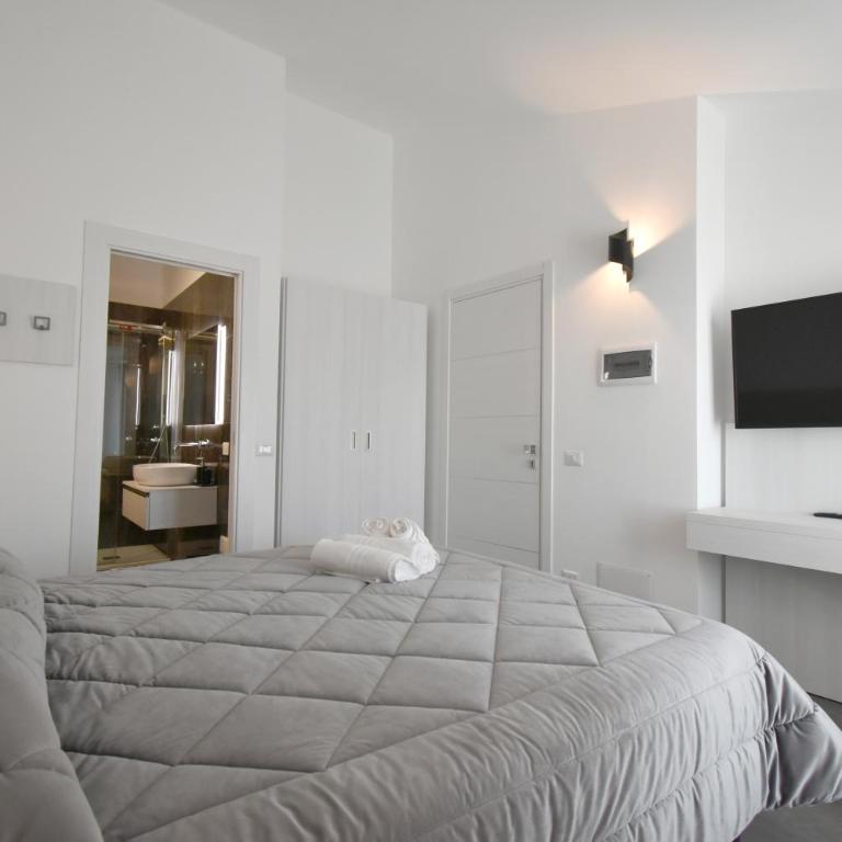 CAVOUR ROOMS - Ampia Camera Matrimoniale - 11