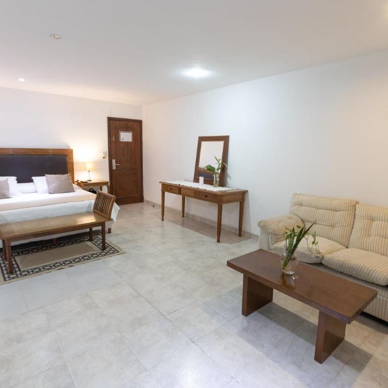 Terrazas Vista Verde - Suite con cama extragrande y vistas a la piscina - 3