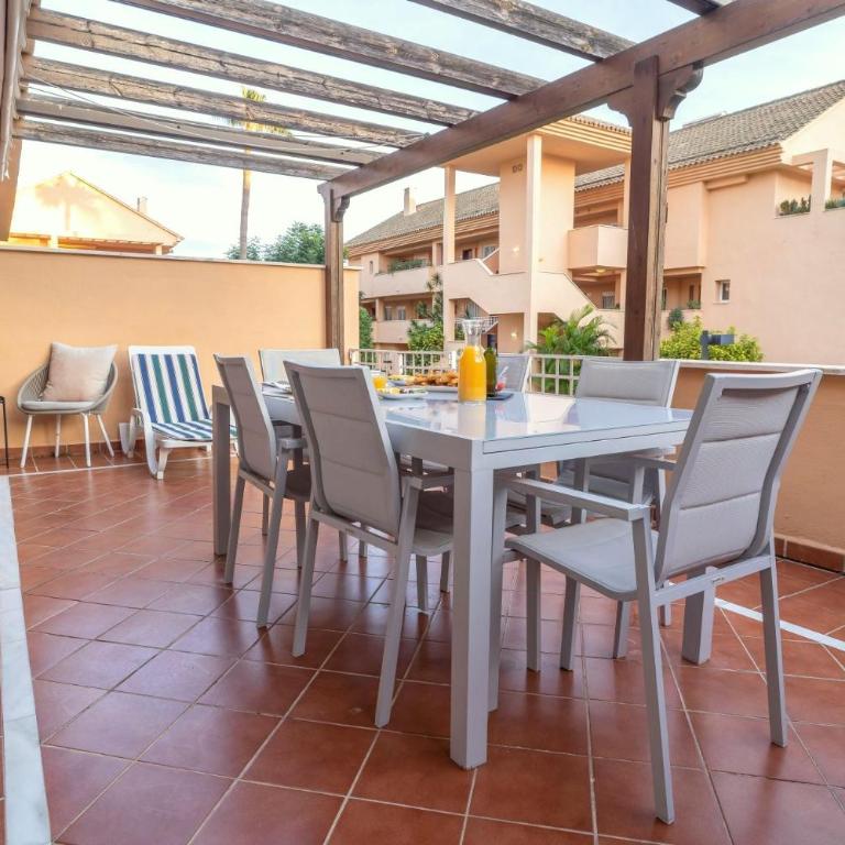 Stunning modern holiday Home Los Jardines de Santa Maria Golf, Elviria, Marbella - Two-Bedroom Apartment - 9