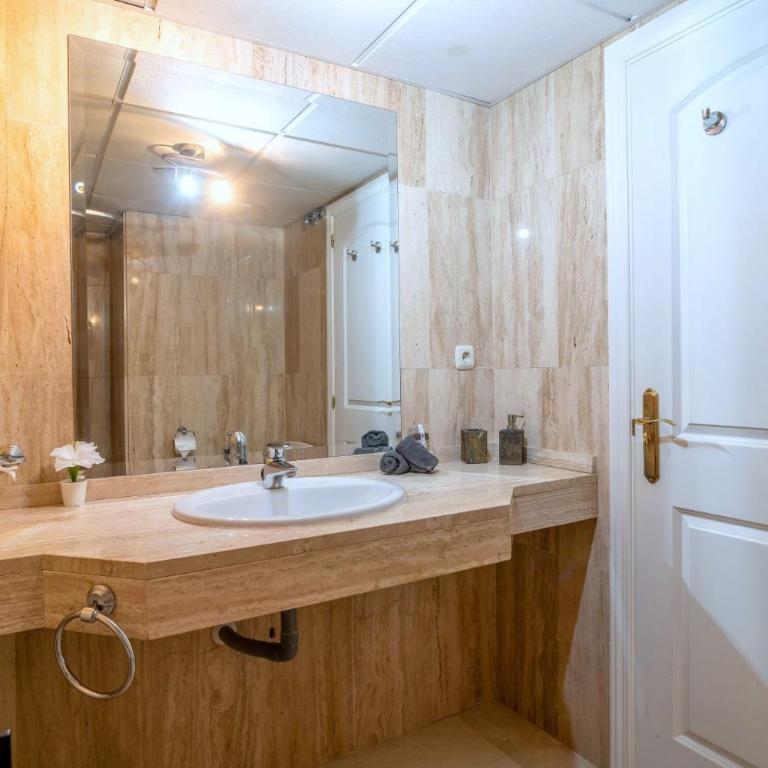 Stunning modern holiday Home Los Jardines de Santa Maria Golf, Elviria, Marbella - Two-Bedroom Apartment - 18
