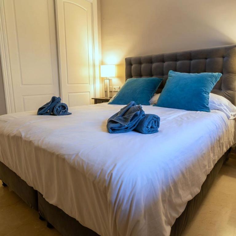 Stunning modern holiday Home Los Jardines de Santa Maria Golf, Elviria, Marbella - Two-Bedroom Apartment - 20
