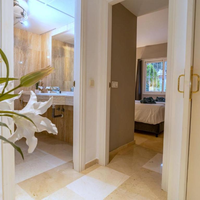 Stunning modern holiday Home Los Jardines de Santa Maria Golf, Elviria, Marbella - Two-Bedroom Apartment - 34