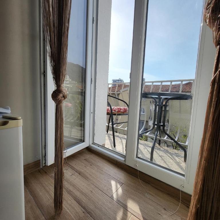 Serenita Stone House - Deluks Dvokrevetna Soba sa Bračnim Krevetom i Balkonom - 1