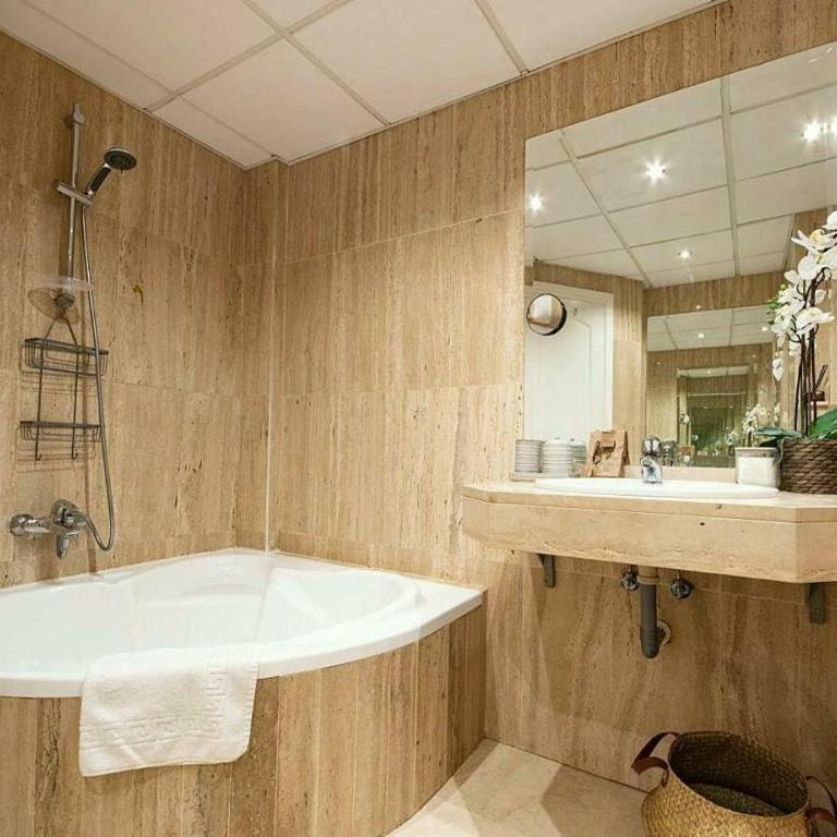 Stunning modern holiday Home Los Jardines de Santa Maria Golf, Elviria, Marbella - Two-Bedroom Apartment - 44