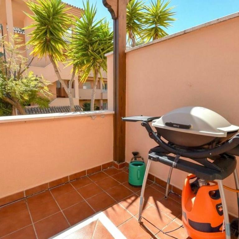 Stunning modern holiday Home Los Jardines de Santa Maria Golf, Elviria, Marbella - Two-Bedroom Apartment - 47