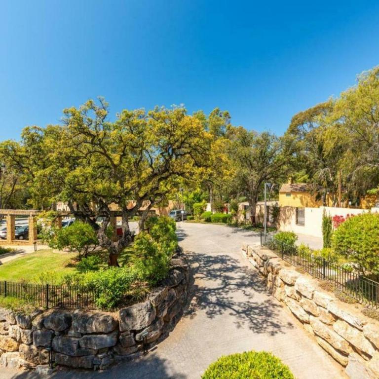 Stunning modern holiday Home Los Jardines de Santa Maria Golf, Elviria, Marbella - Two-Bedroom Apartment - 51