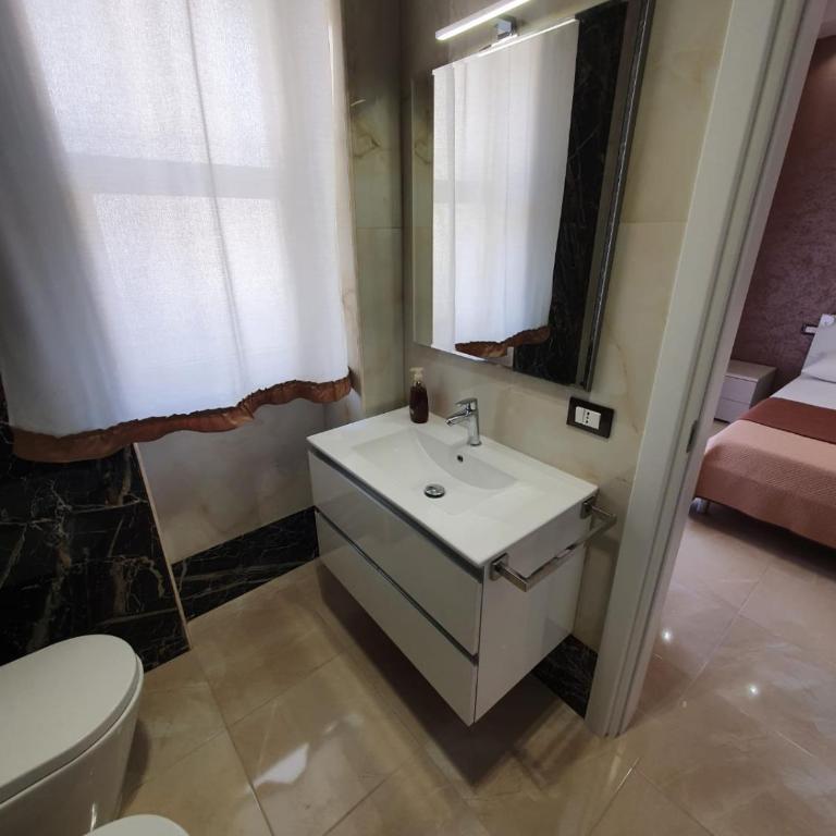 B&B ReLu' - Camera King con Balcone - 3