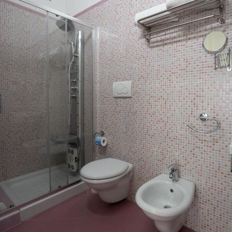 B&B Il Gabbiano - Camera Matrimoniale con Balcone e Vista Mare - 11
