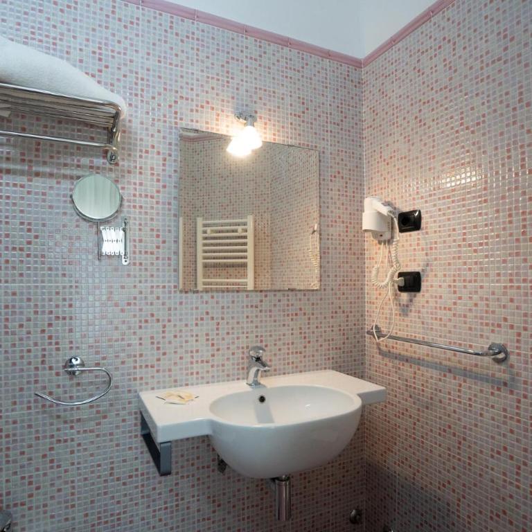 B&B Il Gabbiano - Camera Matrimoniale con Balcone e Vista Mare - 18