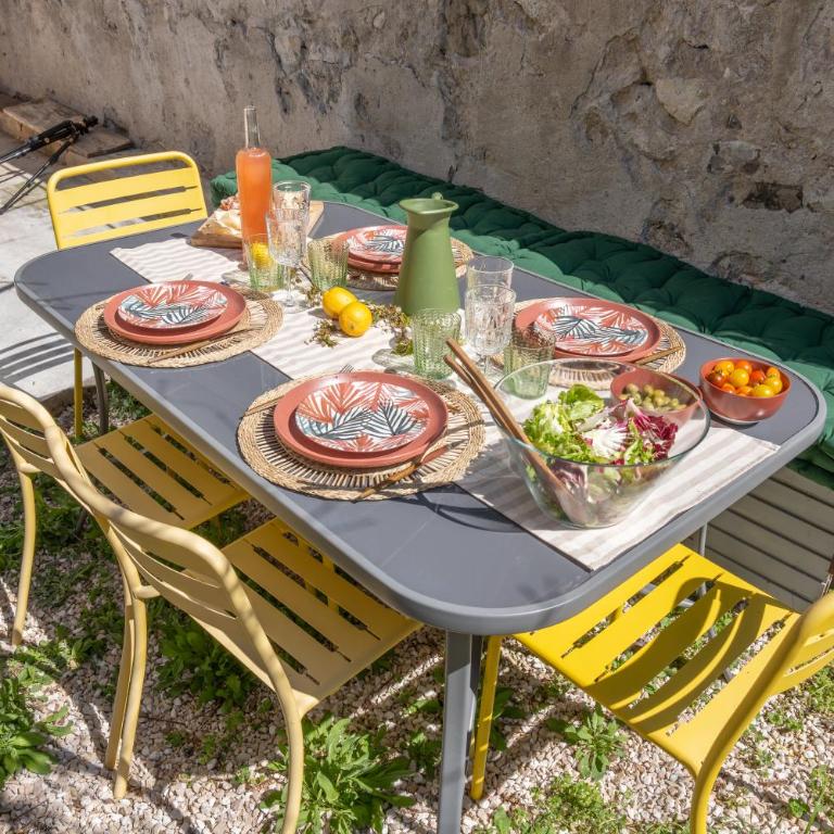 Appartement T3 63m2 - L'Atypique et son Jardin de 350m2 au cœur de Digne - Appartement - Vue sur Jardin - 15
