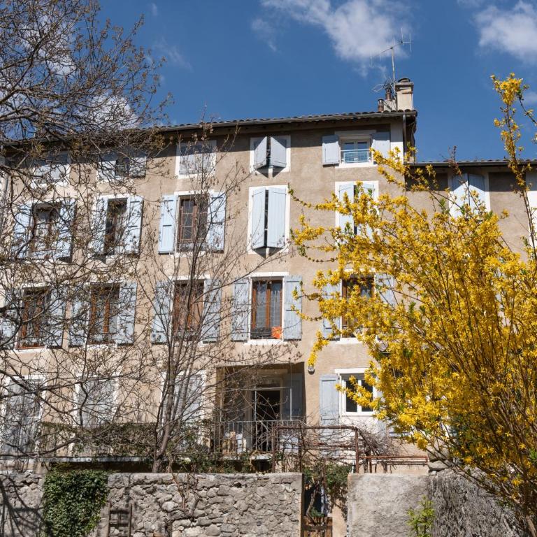 Appartement T3 63m2 - L'Atypique et son Jardin de 350m2 au cœur de Digne - Appartement - Vue sur Jardin - 31