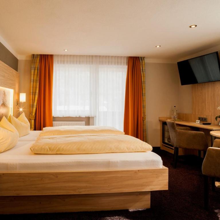 Hotel Brunneck - Dreibettzimmer - 1