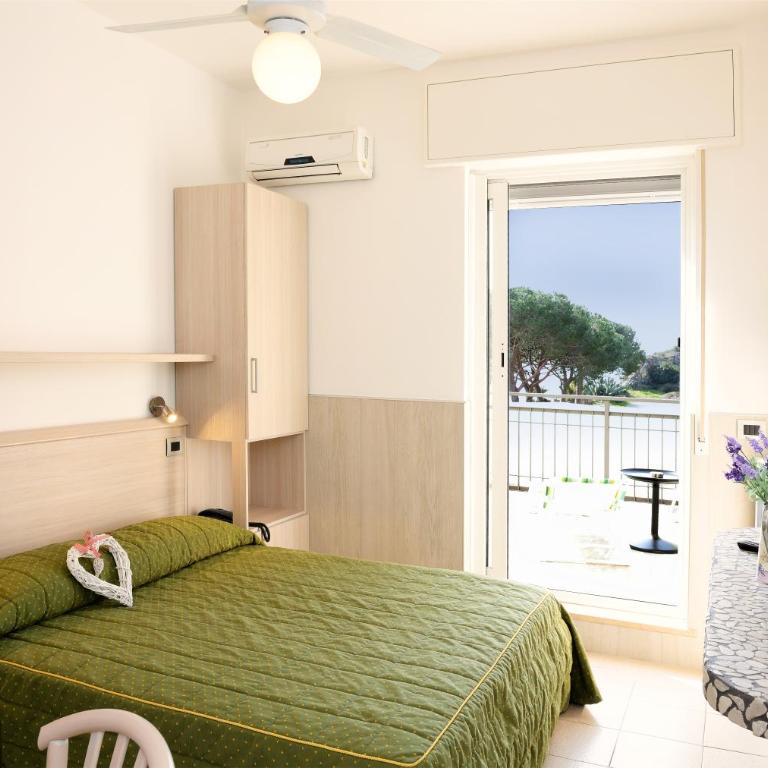 Hotel Puntabella - Camera Matrimoniale con Terrazza e Vista Mare - 1