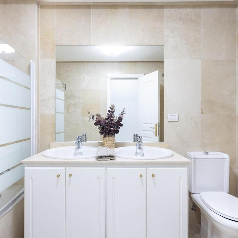 Eden Rentals Duke-Paradise Jacuzzi Terrace Retreat - Apartamento Superior - 38