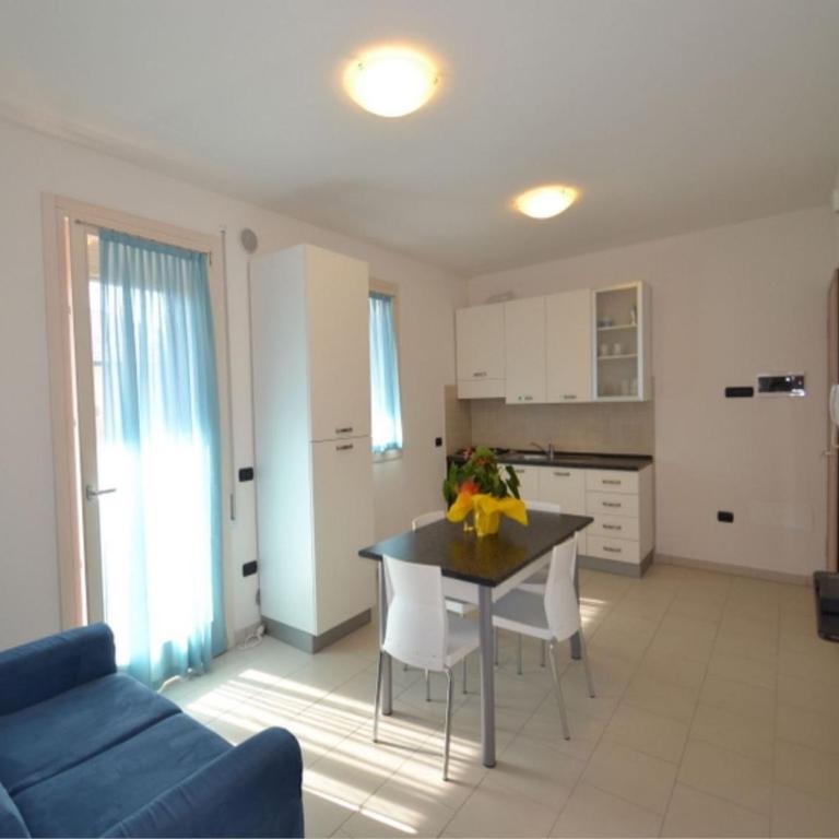 Modern apartment with two balconies - Appartamento - 7
