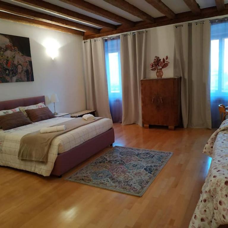 In centro a Trieste - Appartamento con 2 Camere da Letto - 10