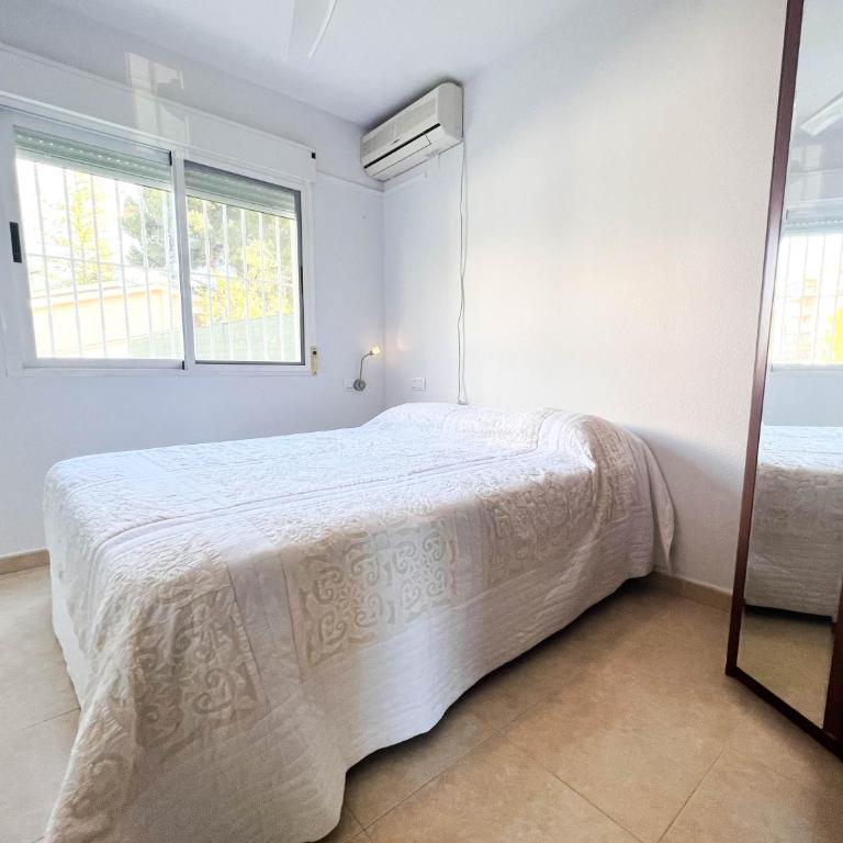 Private garden 100 m from the sea - Three-Bedroom Apartment - 3