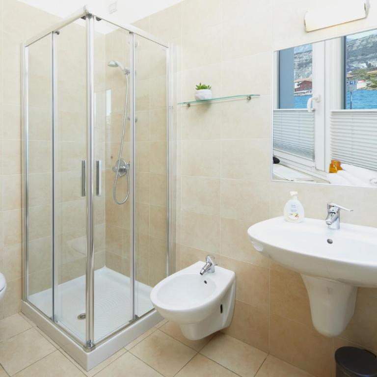North Shore Torbole - King Room with Lake View - 11