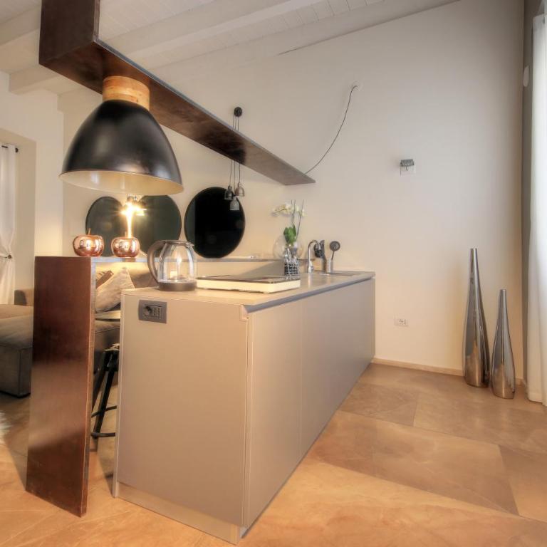 Urban Central Suites - One-Bedroom Apartment - 2