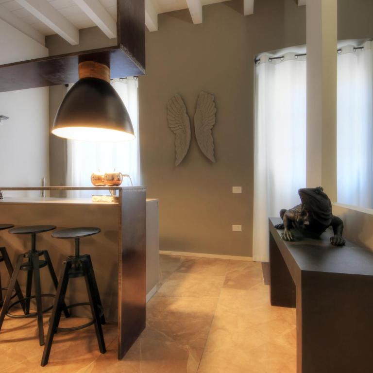 Urban Central Suites - One-Bedroom Apartment - 8