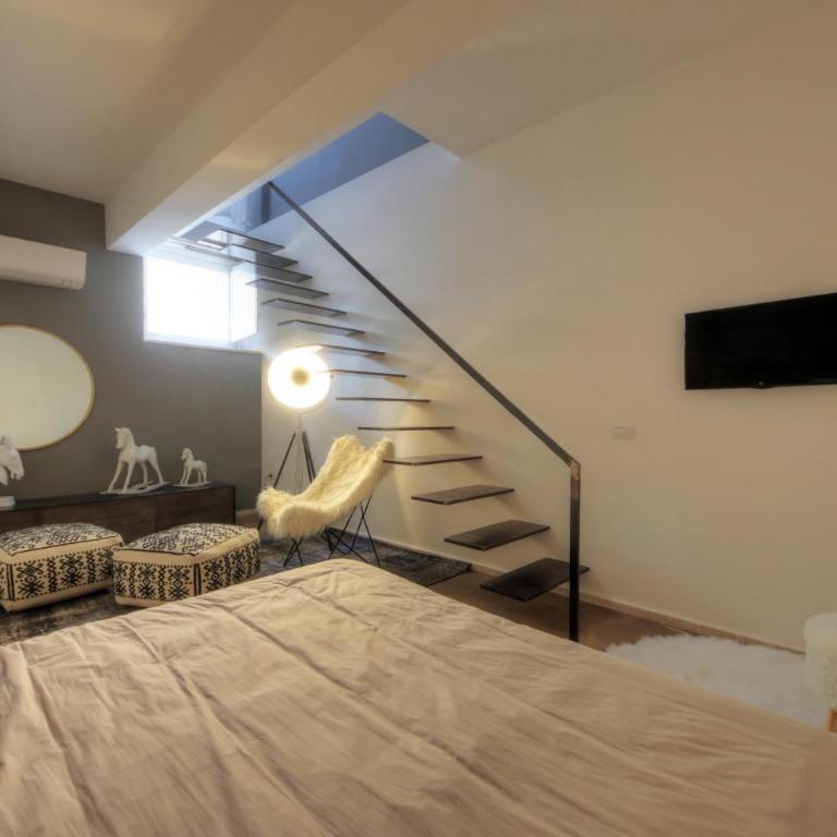 Urban Central Suites - One-Bedroom Apartment - 14