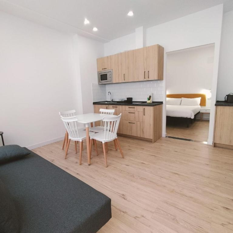 Apartamentos La Brava by gaiarooms - Estudio - 7