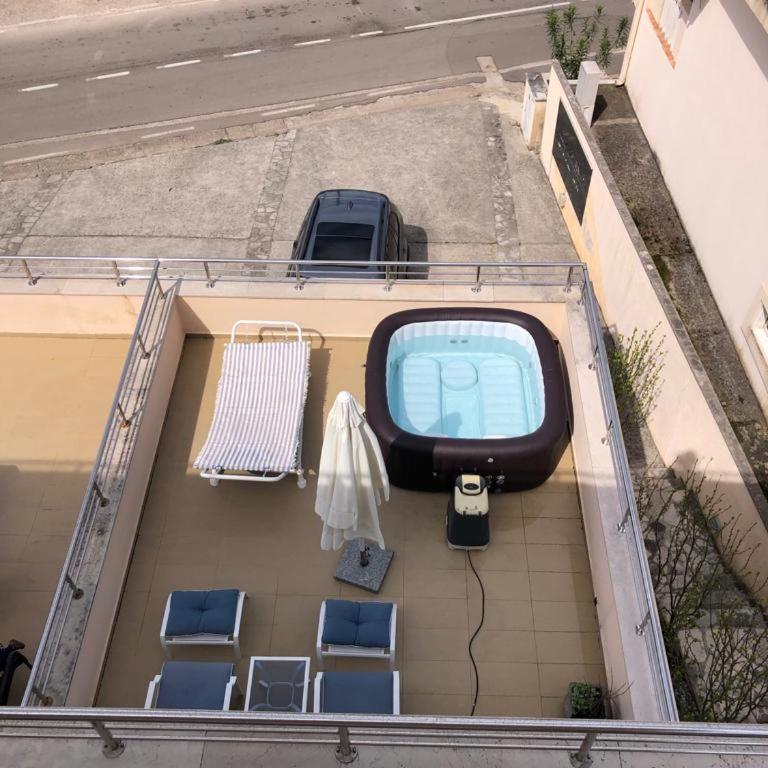 Riverside Villa - One-Bedroom Apartment - 12