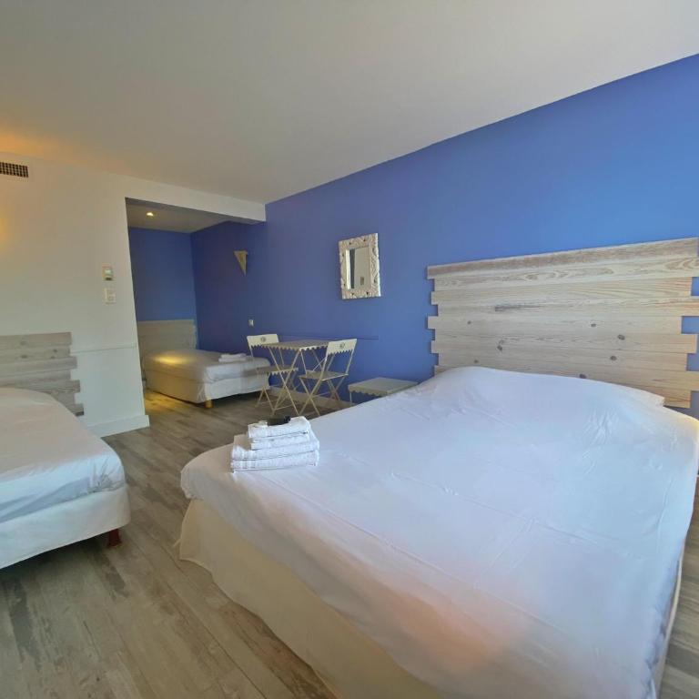 Hôtel Les Calanques - Chambre Familiale (4 Adultes) - Vue sur Mer - 3