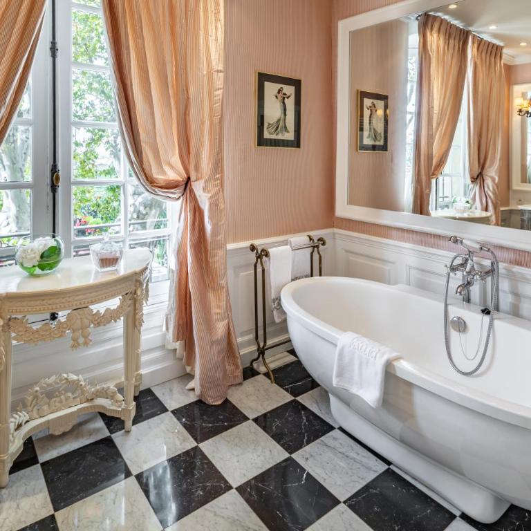 Villa Gallici Hôtel & Spa - Suite avec Terrasse et Accès Gratuit au Spa - 4
